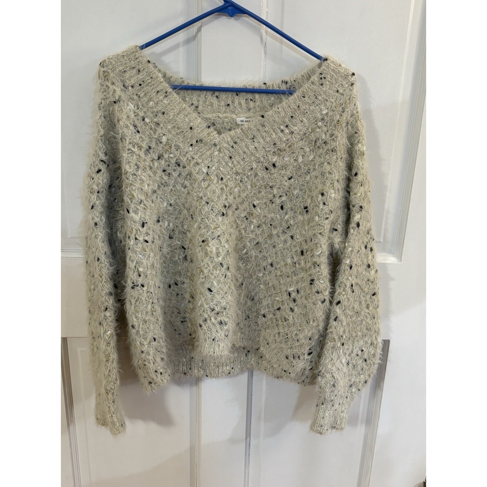 En Crème Fuzzy Vneck Sweater